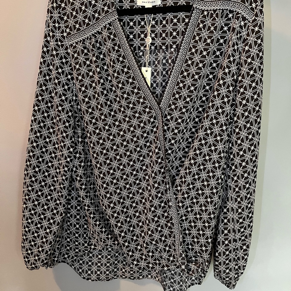 Max Studio Black and White Patterned Blouse